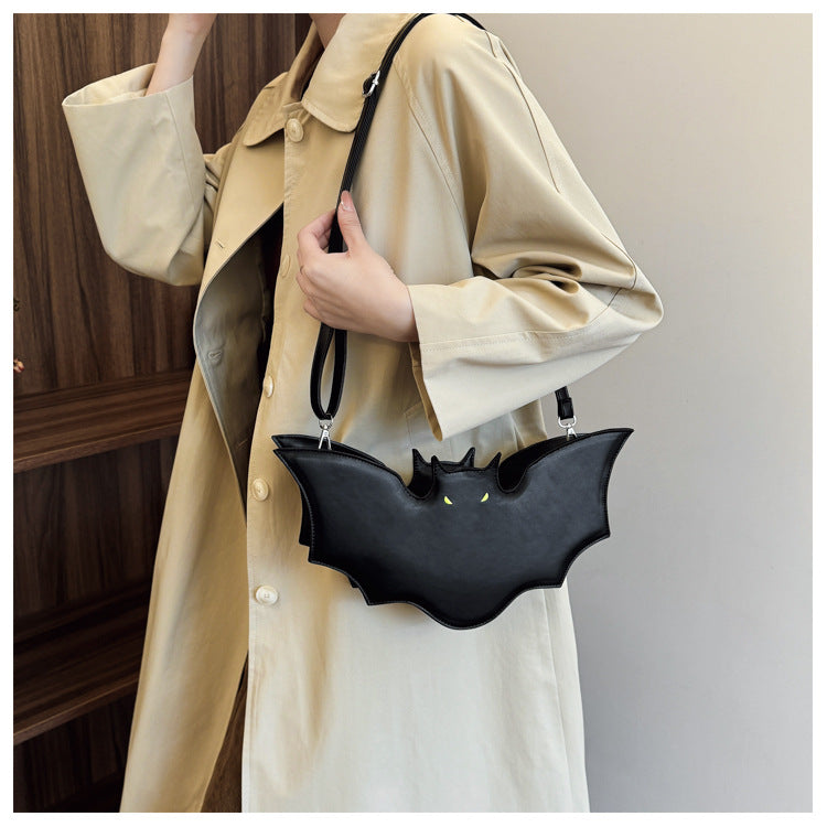 🦇🌙 Batwing Nocturne – The Bat Messenger Bag ✨