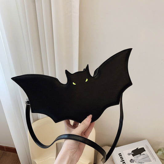 🦇🌙 Batwing Nocturne – The Bat Messenger Bag ✨