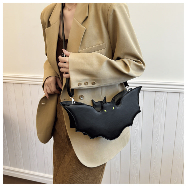 🦇🌙 Batwing Nocturne – The Bat Messenger Bag ✨