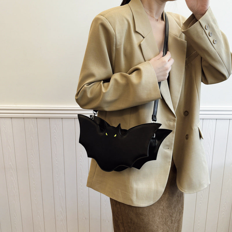 🦇🌙 Batwing Nocturne – The Bat Messenger Bag ✨